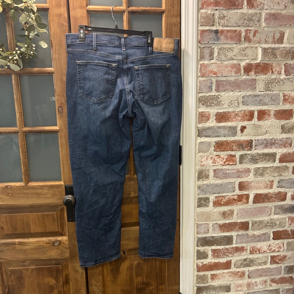 Eddie Bauer Straight Leg Jeans Mens 36x28 Blue Specially Dyed Stretch Denim - Picture 2 of 10